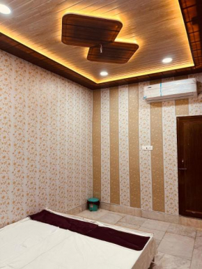Hotel Raju Homestay Ayodhya 150 Meters from Shree Ram Janmbhoomi Temple 200 Meters from Ayodhya Dham Railway Station